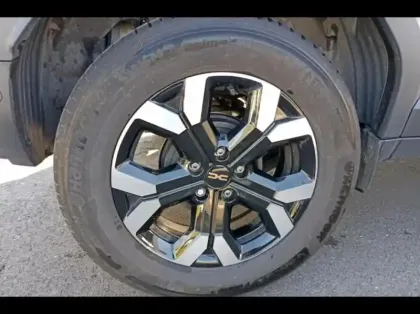 Photo 12 Dacia Duster  1.6 hybrid 140ch Extreme+