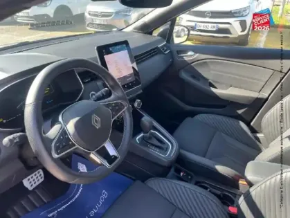 Photo 14 Renault Clio  1.6 E-Tech 145ch full hybrid esprit Alpine - 25 Camera GPS