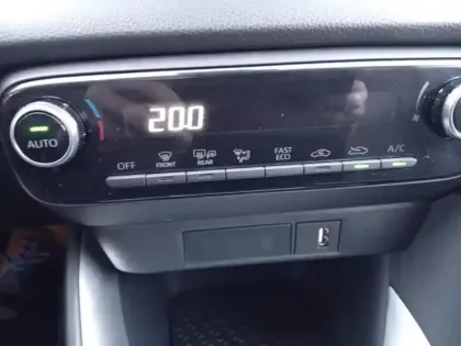 Photo 9 Toyota Yaris  116h Design 5p MY22