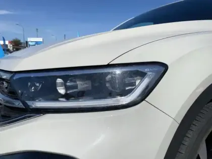 Photo 7 Volkswagen T-roc  1.5 TSI Evo2 150ch R-Line DSG7