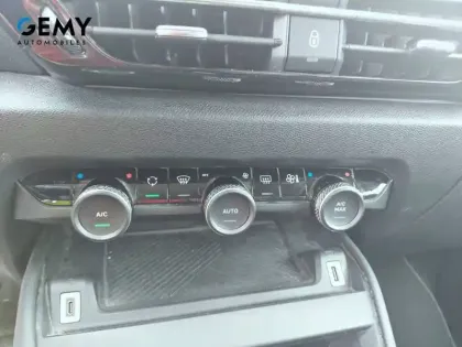 Photo 18 Citroën C4 e- 136 ch Automatique