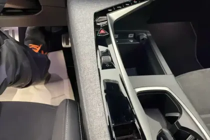 Photo 16 Peugeot 3008  Hybrid 136 e-DCS6