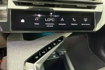 Photo 15 Peugeot 3008  Hybrid 136 e-DCS6