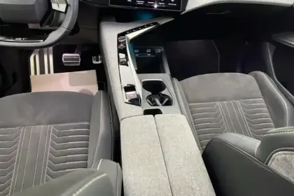 Photo 9 Peugeot 3008  Hybrid 136 e-DCS6