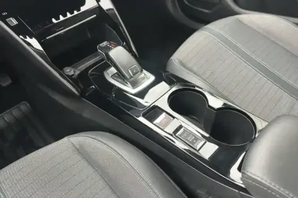 Photo 23 Peugeot 2008  PureTech 130 S&S EAT8