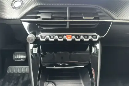 Photo 22 Peugeot 2008  PureTech 130 S&S EAT8