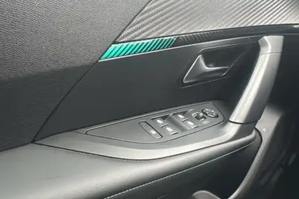 Photo 18 Peugeot 2008  PureTech 130 S&S EAT8