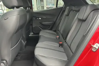 Photo 10 Peugeot 2008  PureTech 130 S&S EAT8