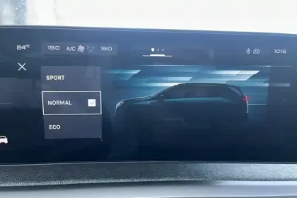 Photo 23 Peugeot 5008  Hybrid 145 ch e-DCS6
