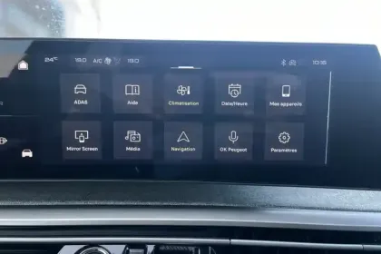 Photo 27 Peugeot 5008  Hybrid 145 ch e-DCS6