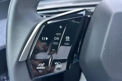 Photo 26 Peugeot 5008  Hybrid 145 ch e-DCS6