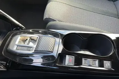 Photo 29 Peugeot 2008  Hybrid 145 e-DCS6