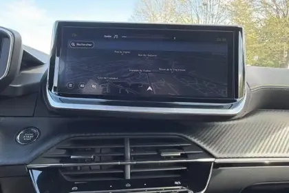 Photo 22 Peugeot 2008  Hybrid 145 e-DCS6