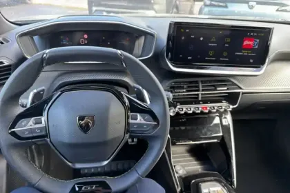 Photo 17 Peugeot 2008  Hybrid 145 e-DCS6