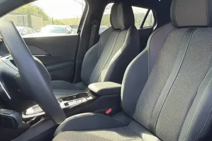 Photo 9 Peugeot 2008  Hybrid 145 e-DCS6