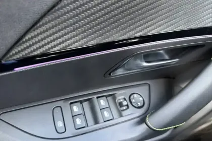 Photo 31 Peugeot 2008  Hybrid 145 e-DCS6