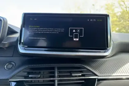 Photo 26 Peugeot 2008  Hybrid 145 e-DCS6