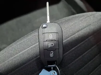 Photo 18 Peugeot 2008  PureTech 130 S&S BVM6