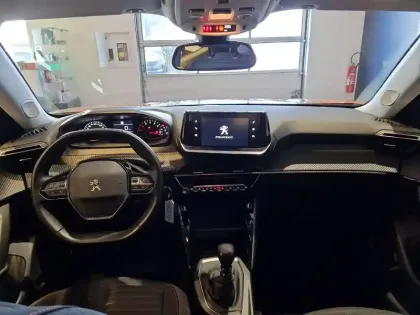 Photo 15 Peugeot 2008  PureTech 130 S&S BVM6