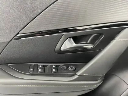 Photo 31 Peugeot 208  Electrique 50 kWh 136ch