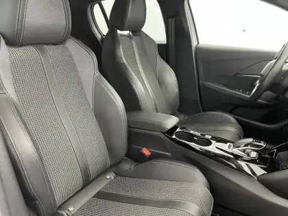 Photo 26 Peugeot 208  Electrique 50 kWh 136ch