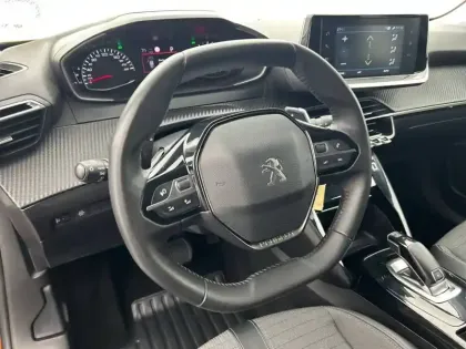 Photo 8 Peugeot 2008  PureTech 130 S&S EAT8