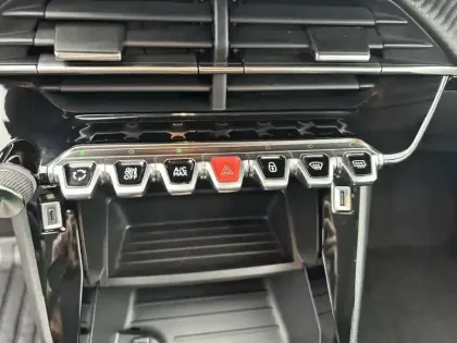 Photo 22 Peugeot 2008  PureTech 130 S&S EAT8