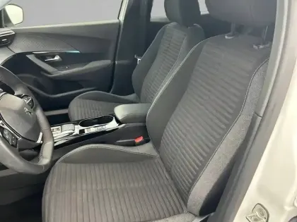 Photo 10 Peugeot 2008  PureTech 130 S&S EAT8