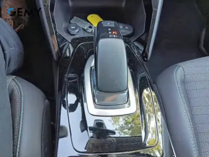 Photo 20 Peugeot 208  Electrique 50 kWh 136ch