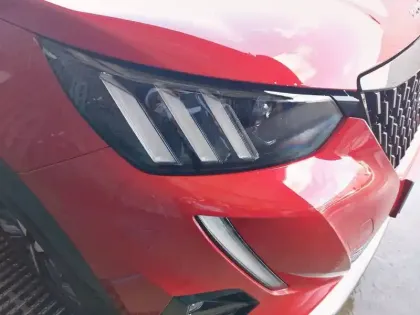 Photo 15 Peugeot 2008  PureTech 130 S&S BVM6