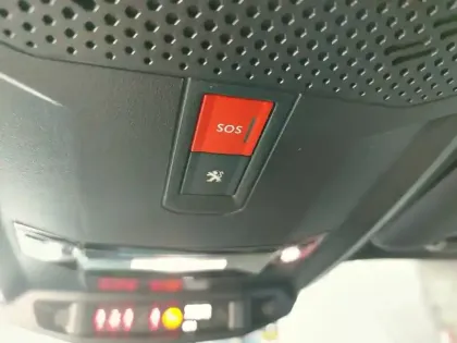 Photo 18 Peugeot 2008  PureTech 130 S&S BVM6