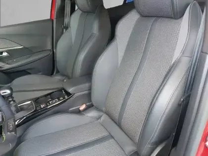 Photo 10 Peugeot 2008  PureTech 130 S&S BVM6