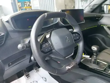 Photo 8 Peugeot 2008  PureTech 130 S&S BVM6