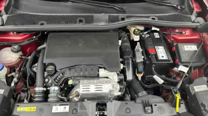 Photo 41 Peugeot 2008  PureTech 130 S&S BVM6