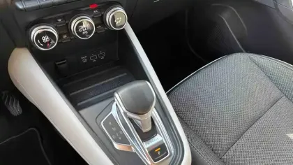 Photo 20 Renault Captur  E-Tech Plug-in 160