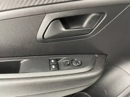 Photo 24 Peugeot 208  BLUEHDI 100 S&S BVM6