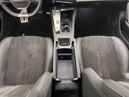 Photo 32 Peugeot 308  PHEV 180 e-EAT8