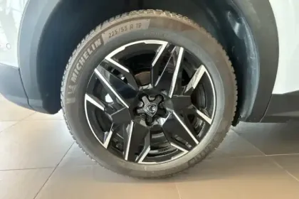 Photo 13 Peugeot 3008  Hybrid 145 e-DCS6
