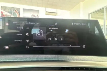Photo 27 Peugeot 3008  Hybrid 145 e-DCS6