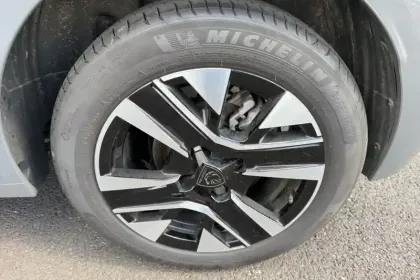 Photo 11 Peugeot 208  Hybrid 110 ch e-DCS6
