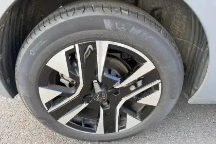 Photo 12 Peugeot 208  Hybrid 110 ch e-DCS6