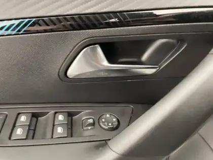 Photo 31 Peugeot 2008  BlueHDi 110 S&S BVM6