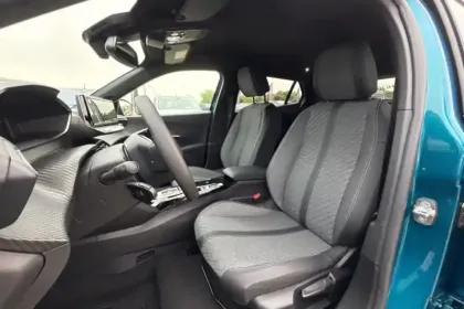Photo 8 Peugeot 2008  Electrique 54 kWh 156 ch