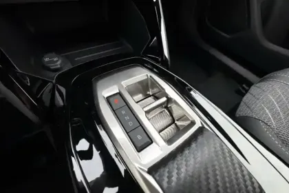 Photo 20 Peugeot 2008  Electrique 54 kWh 156 ch