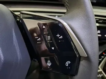 Photo 18 Peugeot 5008  Hybrid 136 e-DCS6