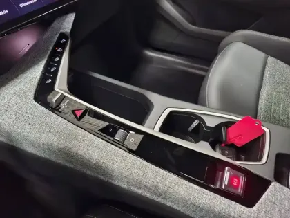 Photo 22 Peugeot 5008  Hybrid 136 e-DCS6