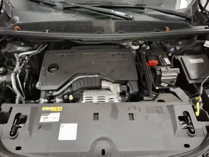 Photo 28 Peugeot 5008  Hybrid 136 e-DCS6