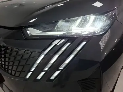 Photo 29 Peugeot 5008  Hybrid 136 e-DCS6