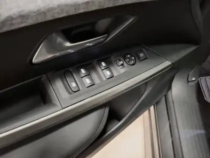 Photo 15 Peugeot 5008  Hybrid 136 e-DCS6