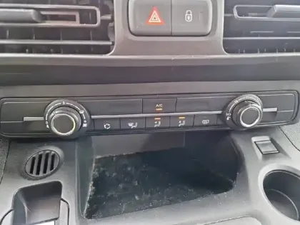 Photo 18 Citroën Berlingo e- Taille M 136 ch 100 kWh Automatique